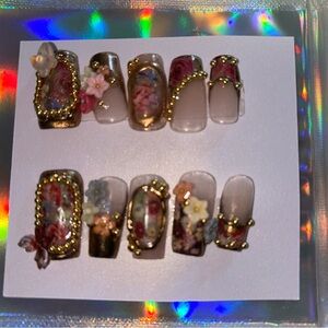 Floral Embellished Nail Set